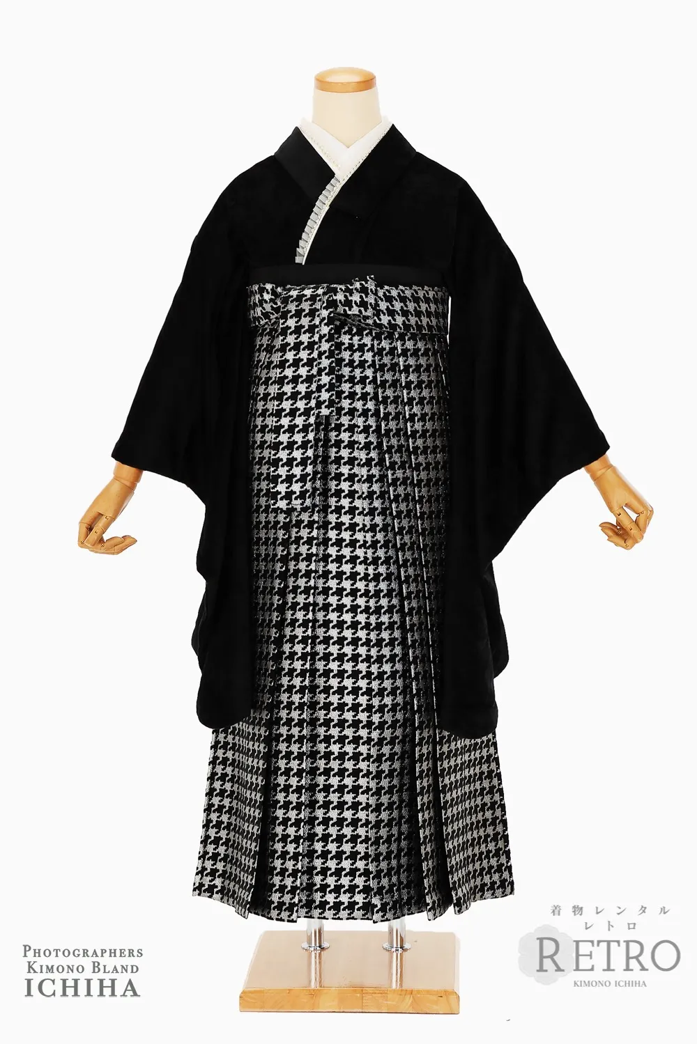 艶とモード感が際立つ卒業式袴レンタル